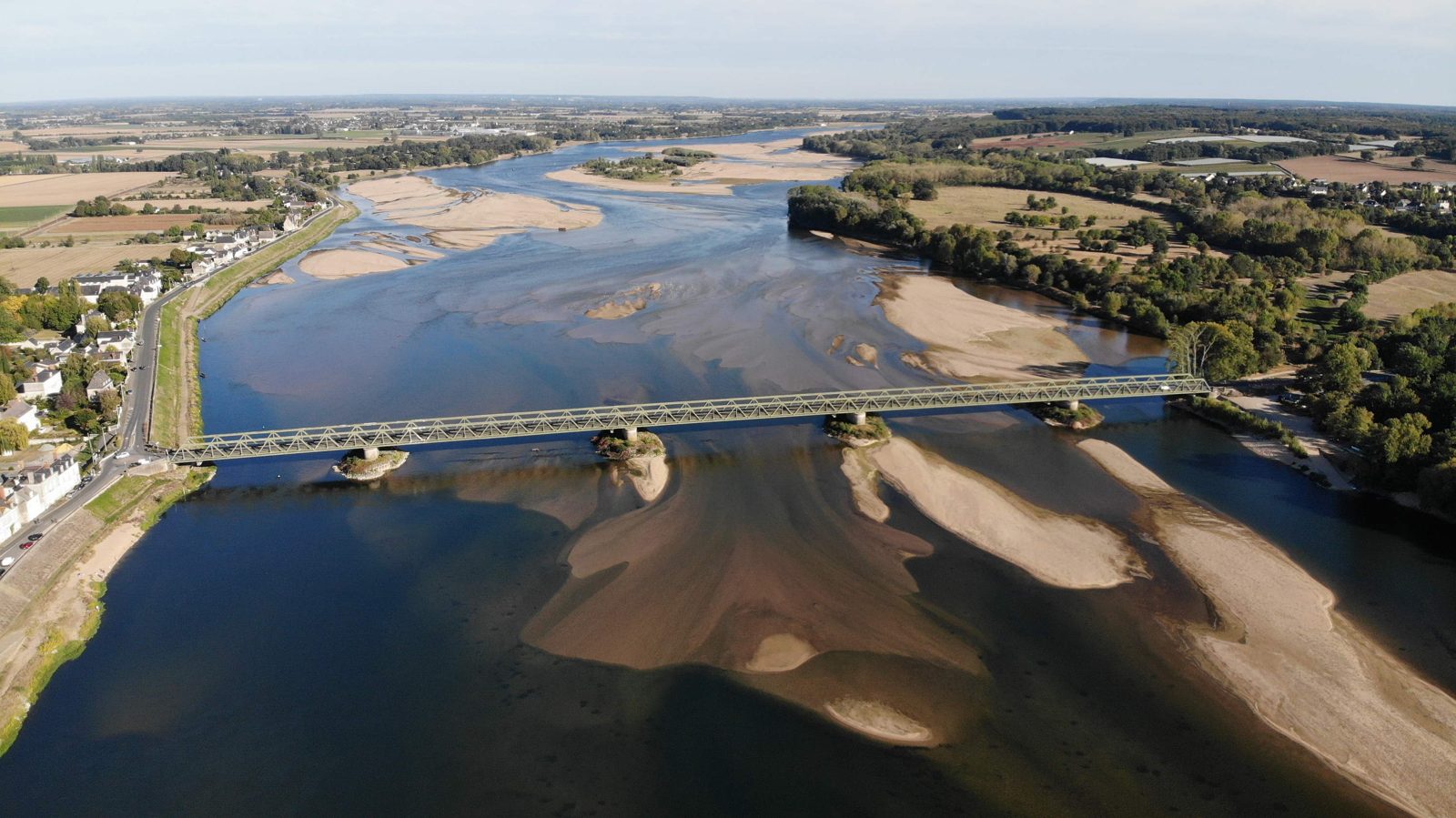 La Loire et ses bancs de sable à Saint-Mathurin-sur-Loire, vue du ciel